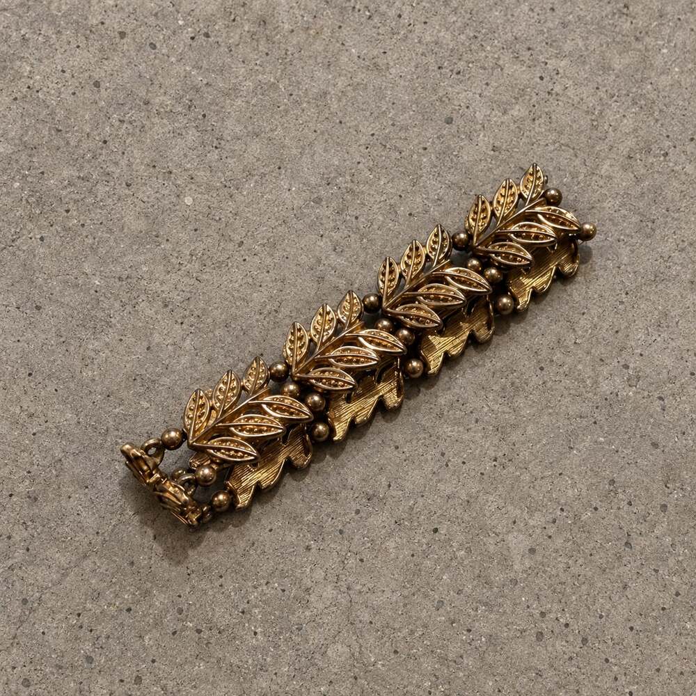 Vintage Gold Tone Leaf Laurel Design Bracelet